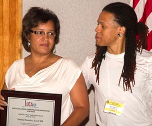 Local 900’s Danita Brantley, with her son, Kyle, also of Local 900, was honored for inspiring and mentoring other union members. Photo by Don Lehman, Local 249