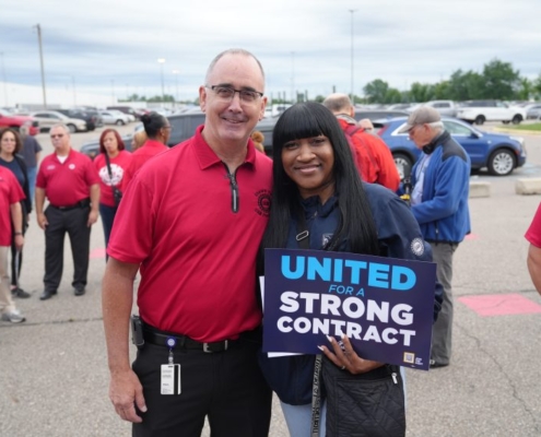 Photo of UAW President Shawn Fain with a union member.