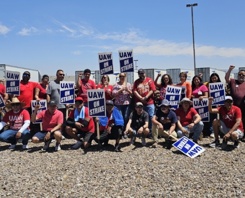 Photo of Local 286 members on strike at Penske Logistics in El Paso, Texas.