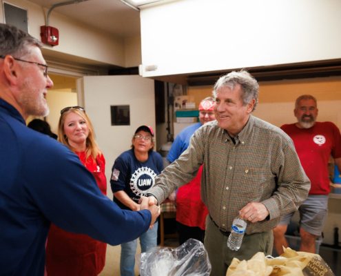 Photo of Sherrod Brown meeting with UAW members in Lorain, OH.