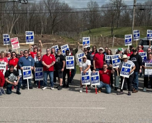 Photo of UAW Local 2192 members and supporters on the picket line at Lorain County Jobs and Family Services in Elyria, Ohio.