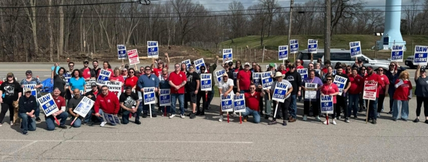 Photo of UAW Local 2192 members and supporters on the picket line at Lorain County Jobs and Family Services in Elyria, Ohio.